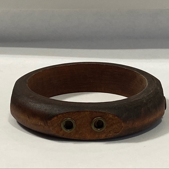Vintage women brown wooden stud inset deco bangle. Good Used condition. - Picture 5 of 5